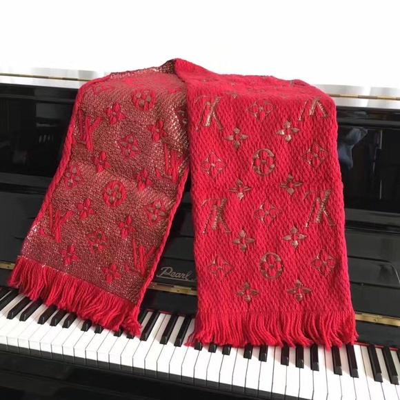 Happy New Year🔥$399‼️LOGOMANIA SHINE SCARF Red - Picture 3 of 3